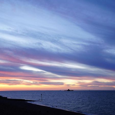 Two Bedroom Private Cottage With Private Parking Just By The Sea Herne Bay Bagian luar foto