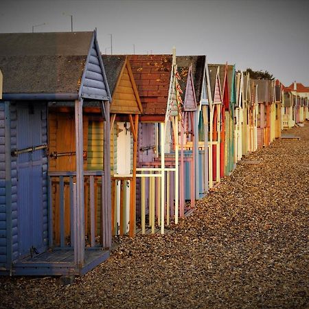 Two Bedroom Private Cottage With Private Parking Just By The Sea Herne Bay Bagian luar foto