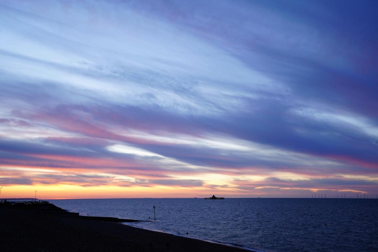 Two Bedroom Private Cottage With Private Parking Just By The Sea Herne Bay Bagian luar foto