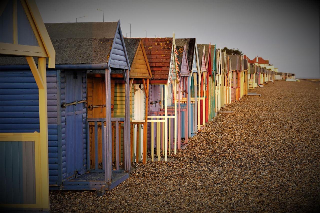 Two Bedroom Private Cottage With Private Parking Just By The Sea Herne Bay Bagian luar foto