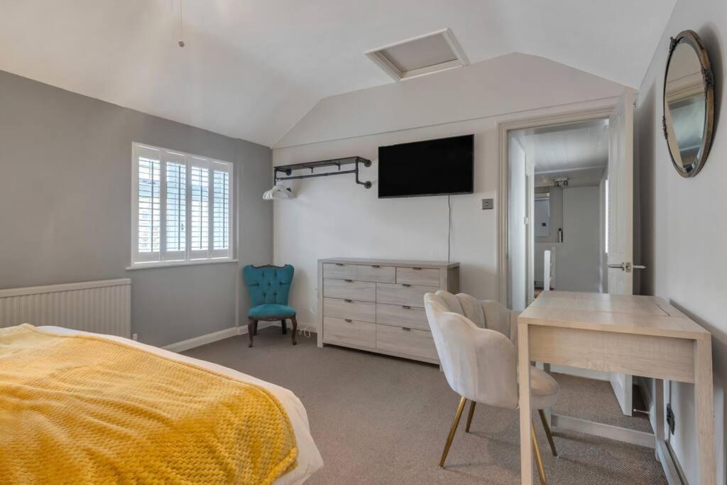 Two Bedroom Private Cottage With Private Parking Just By The Sea Herne Bay Bagian luar foto