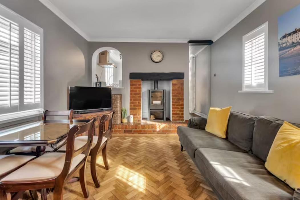Two Bedroom Private Cottage With Private Parking Just By The Sea Herne Bay Bagian luar foto