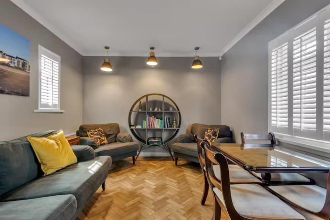 Two Bedroom Private Cottage With Private Parking Just By The Sea Herne Bay Bagian luar foto