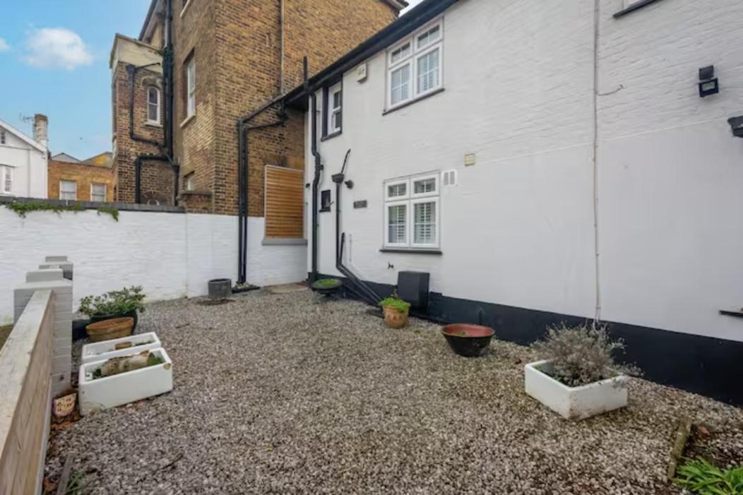 Two Bedroom Private Cottage With Private Parking Just By The Sea Herne Bay Bagian luar foto