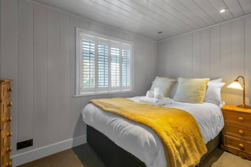 Two Bedroom Private Cottage With Private Parking Just By The Sea Herne Bay Bagian luar foto