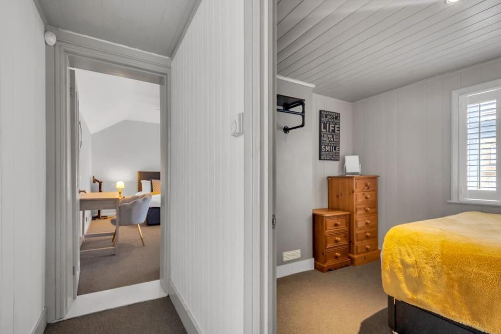 Two Bedroom Private Cottage With Private Parking Just By The Sea Herne Bay Bagian luar foto