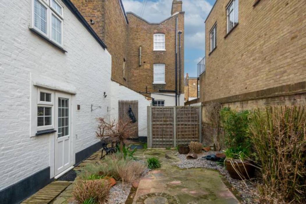 Two Bedroom Private Cottage With Private Parking Just By The Sea Herne Bay Bagian luar foto