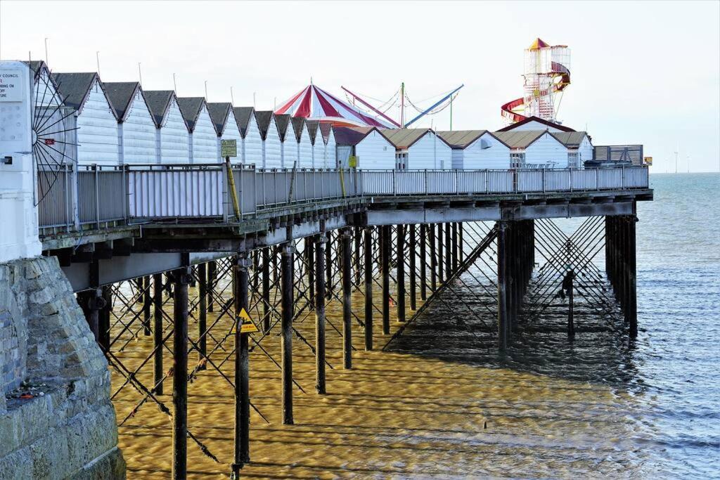 Two Bedroom Private Cottage With Private Parking Just By The Sea Herne Bay Bagian luar foto