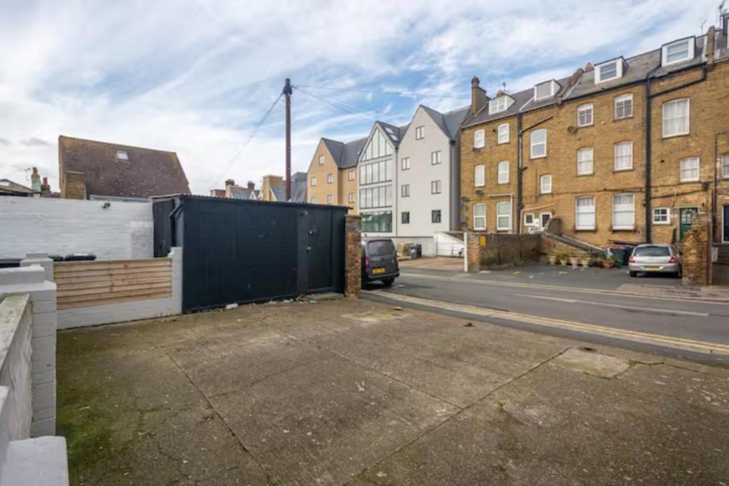 Two Bedroom Private Cottage With Private Parking Just By The Sea Herne Bay Bagian luar foto